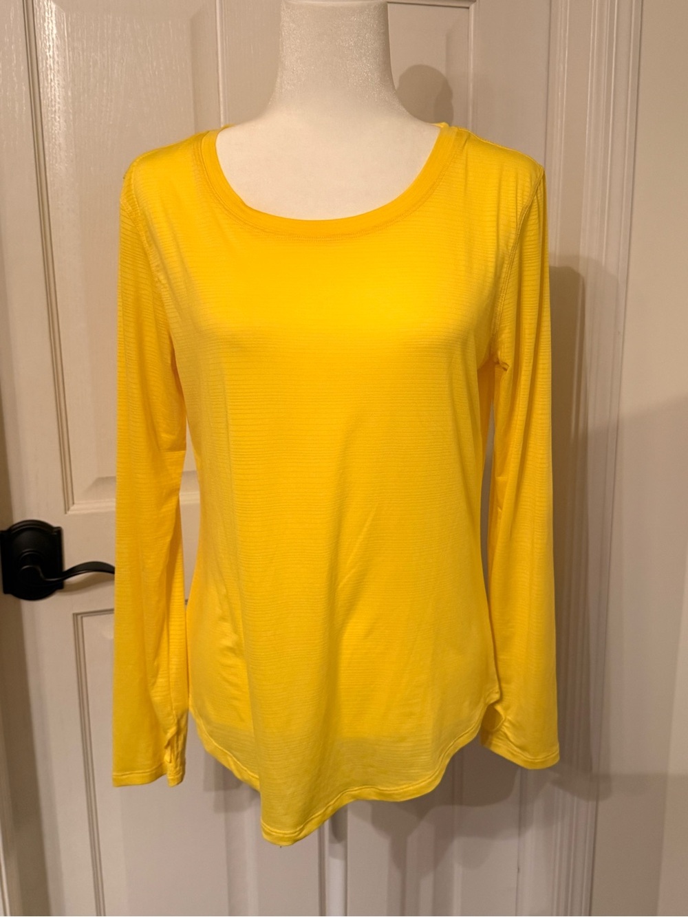 Zyia Women’s Long-Sleeve Scoop Neck Athletic Top - Size Medium